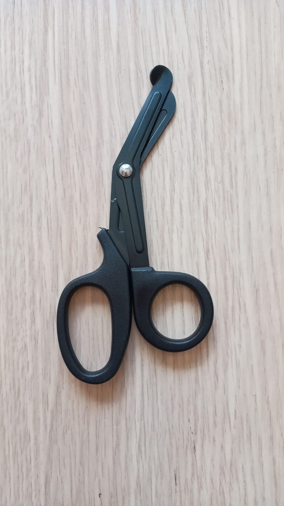 Tijeras de boton pequeñas black edition
