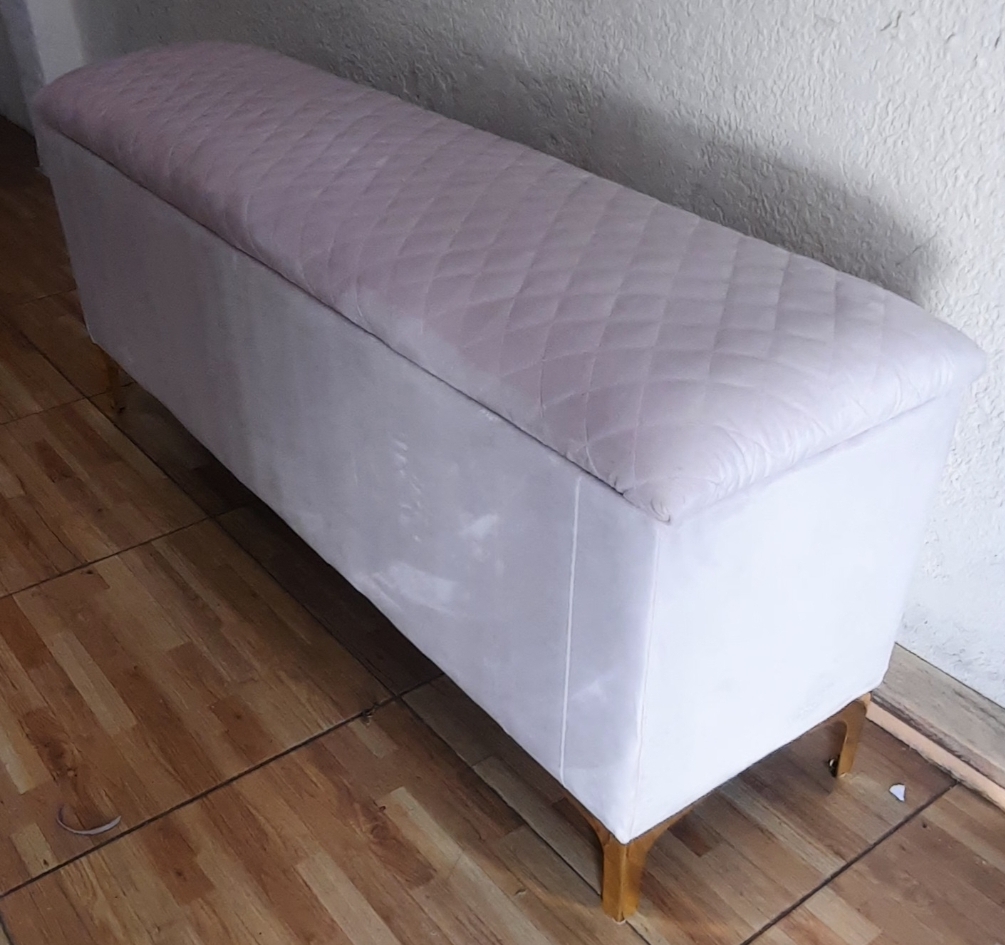 Banqueta Pie de Cama 'Royal' - Modelo 2 (Imperial, Tela, Botón de Tela, Pata Cónica Metálica)